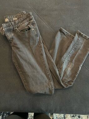 SO Skinny Jeans in Charcoal Black Wash